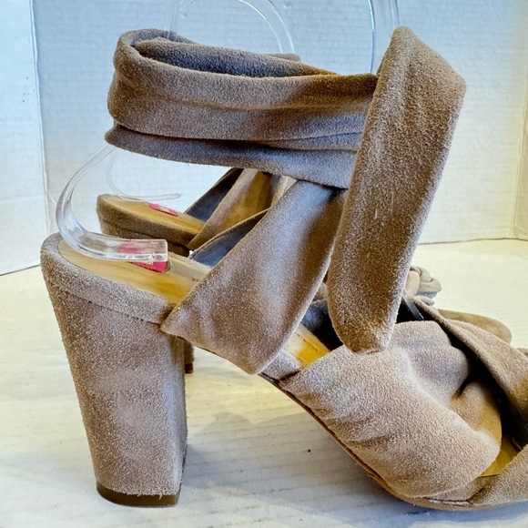 Elaine Turner Taupe Suede Leather “RAE” Ankle Wrap Heel Sandals Shoe Size 8.5 - Picture 4 of 16